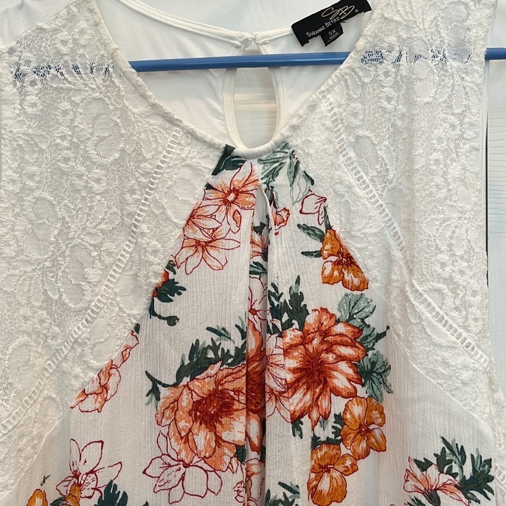 # Sleeveless flowy floral top 3X - Picture 2 of 5
